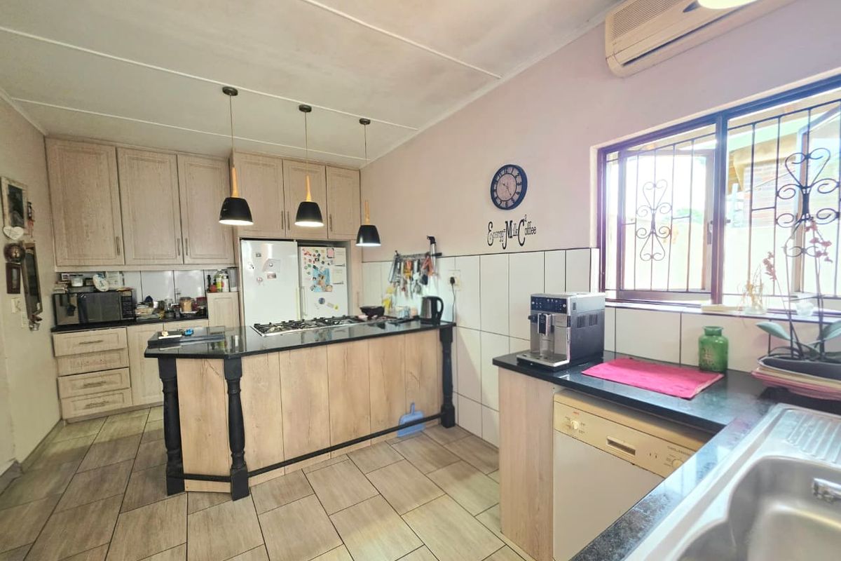 5 bedroom house - Photo 3