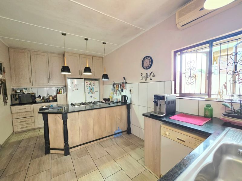 5 bedroom house - Photo 3