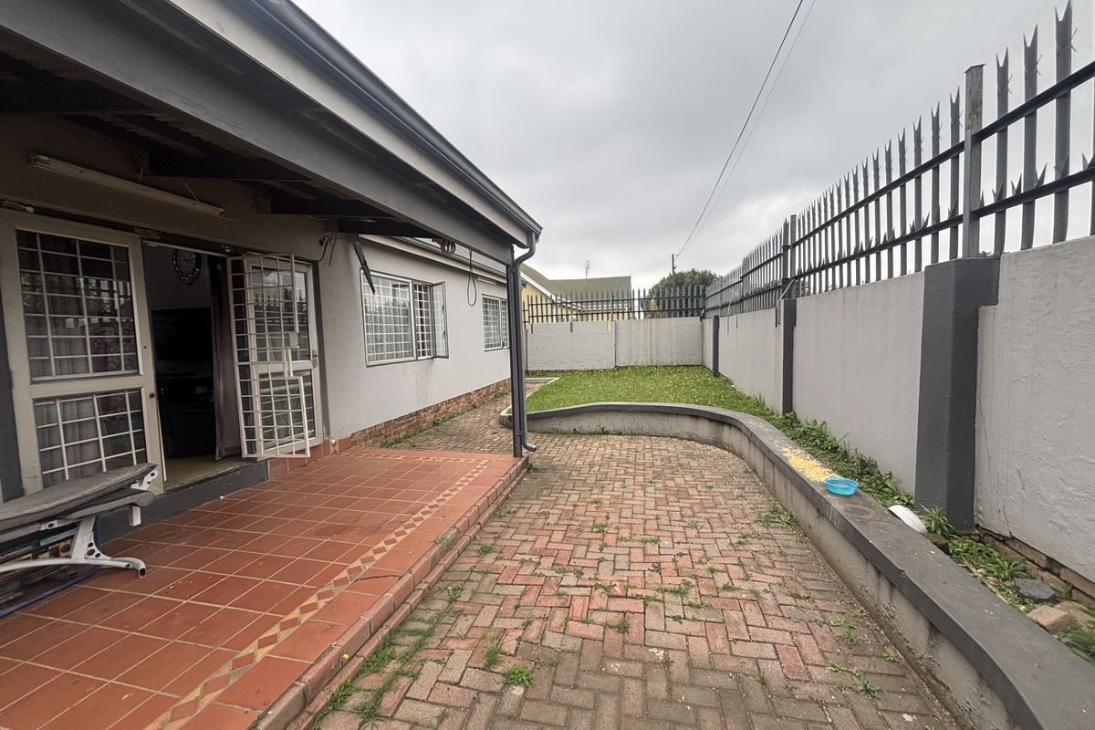 Town house or Sale - Photo 2