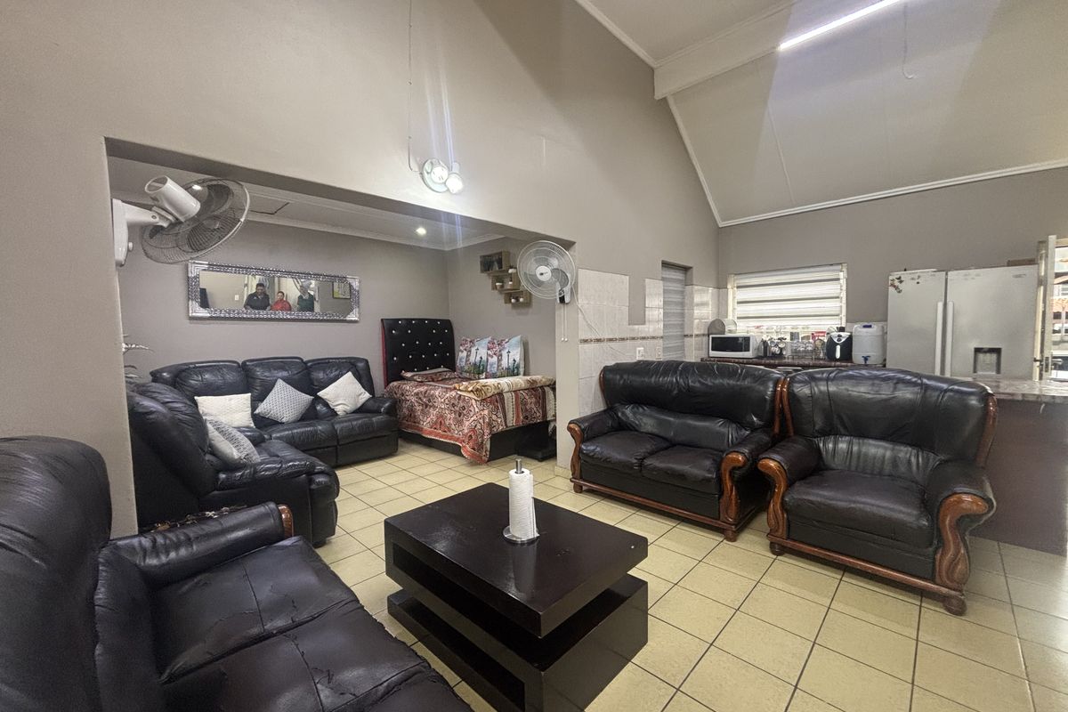 Town house or Sale - Photo 5