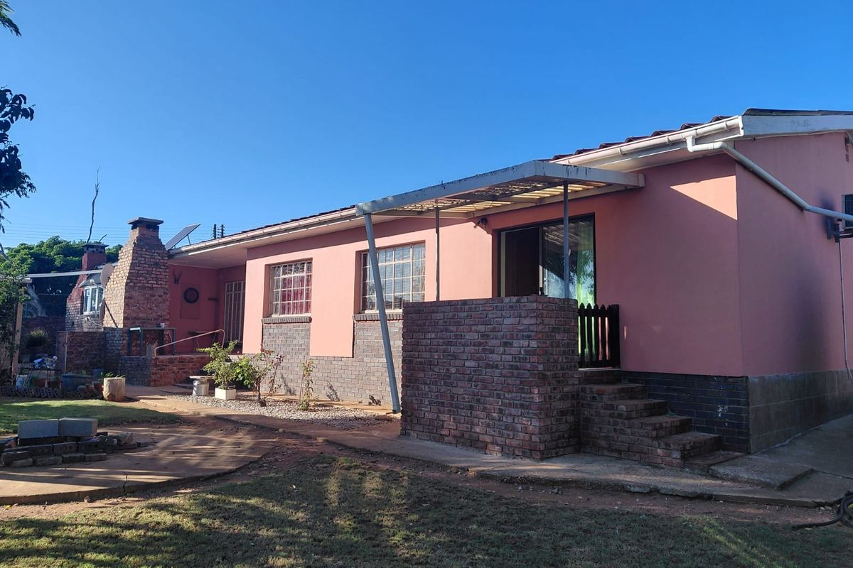 Spacious 4-Bedroom Home with Flatlet – Great Income Potential in Bothasrus - Photo 4