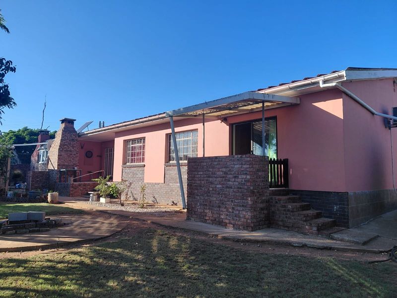 Spacious 4-Bedroom Home with Flatlet – Great Income Potential in Bothasrus - Photo 4