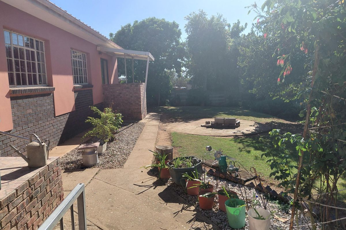 Spacious 4-Bedroom Home with Flatlet – Great Income Potential in Bothasrus - Photo 3
