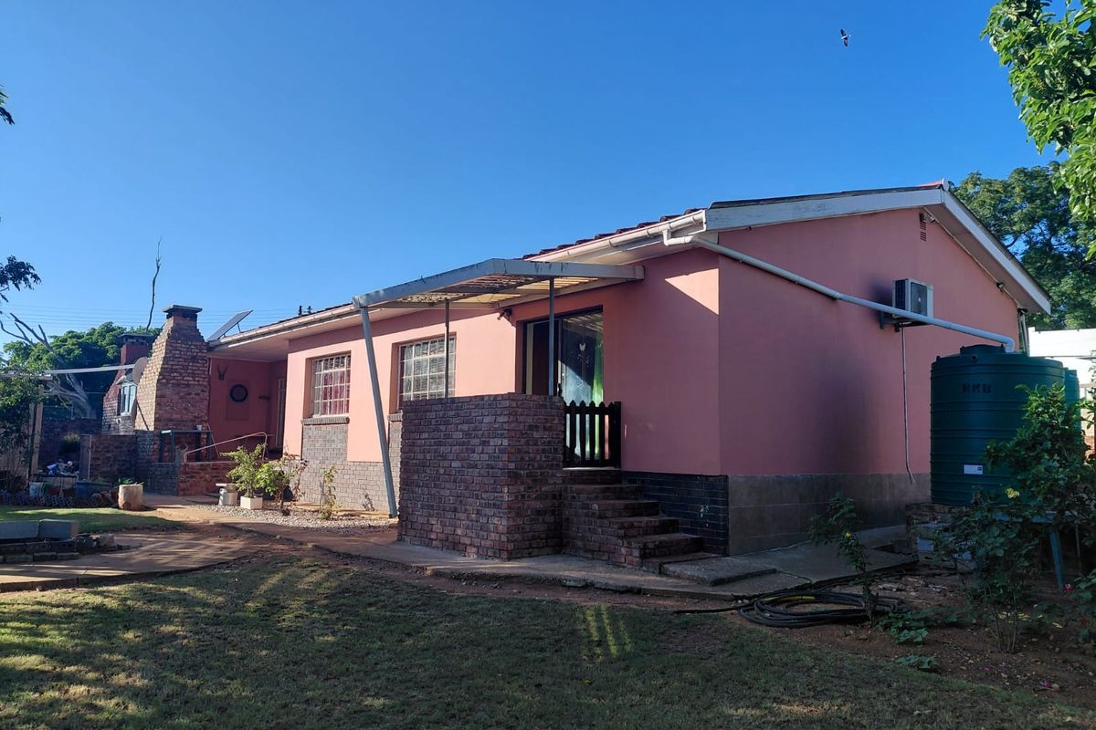 Spacious 4-Bedroom Home with Flatlet – Great Income Potential in Bothasrus - Photo 2