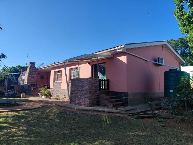 Spacious 4-Bedroom Home with Flatlet – Great Income Potential in Bothasrus - Photo 2