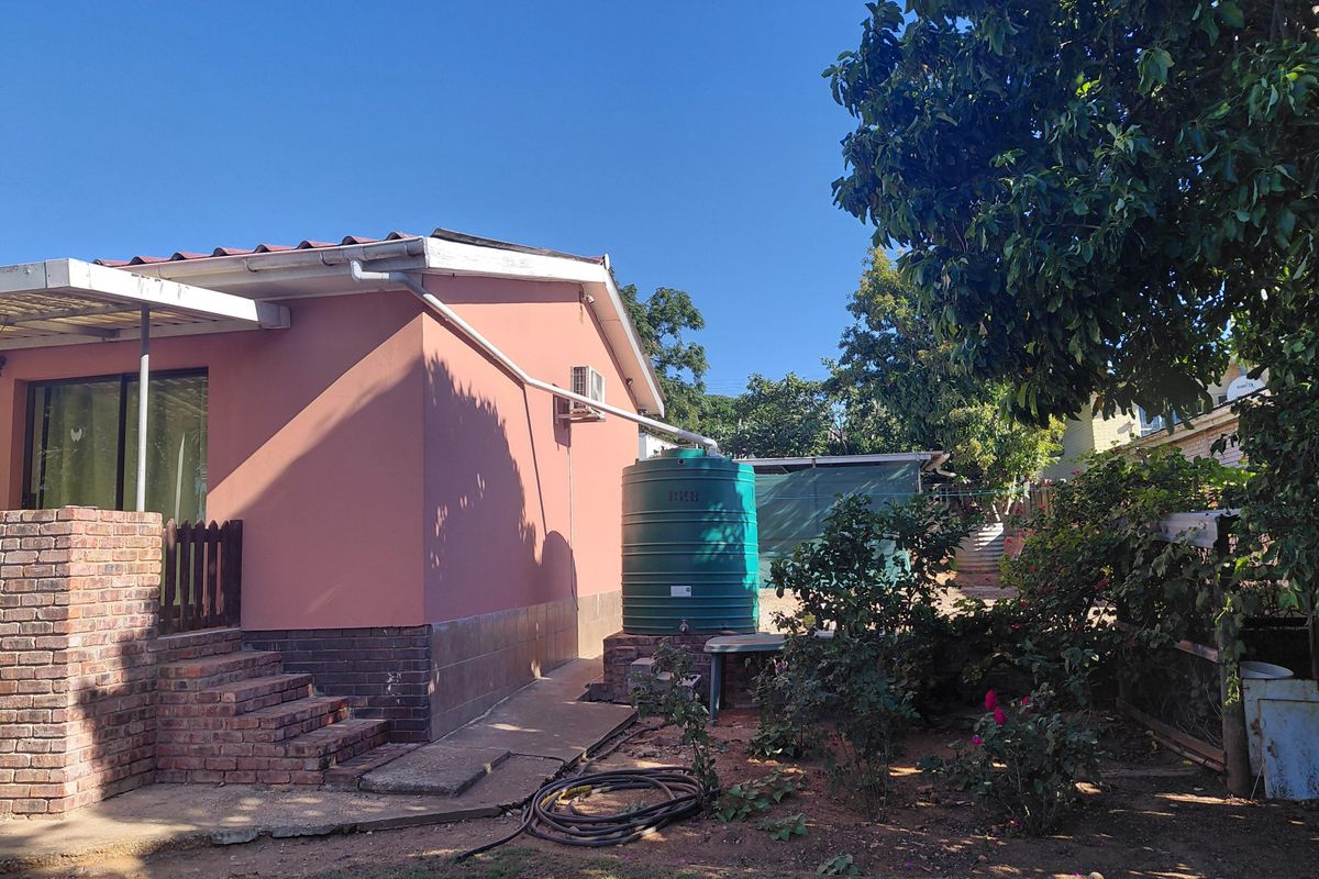Spacious 4-Bedroom Home with Flatlet – Great Income Potential in Bothasrus - Photo 5