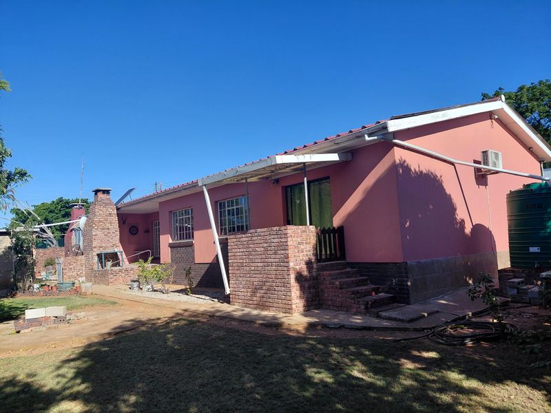 Spacious 4-Bedroom Home with Flatlet – Great Income Potential in Bothasrus - Photo 6