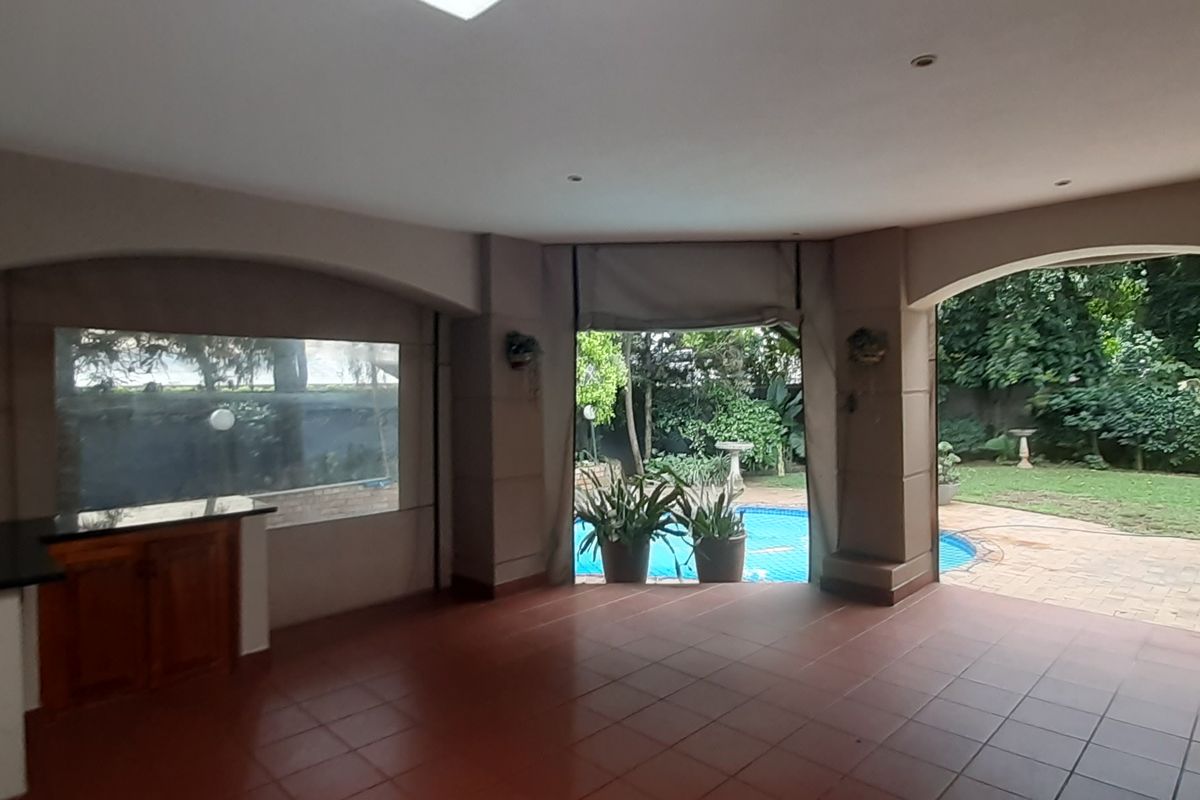 Sassy, Secure - Photo 3