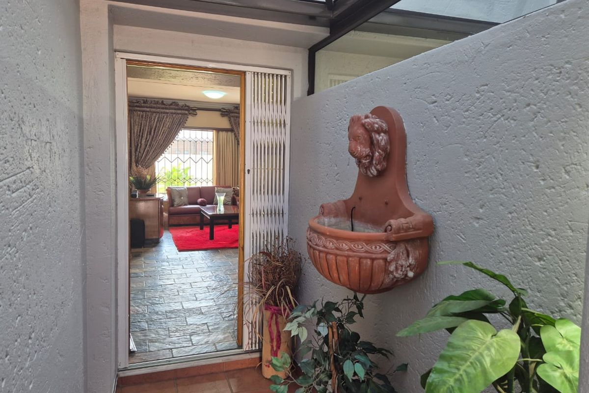 Style, Comfort & Location – The Perfect Modern Unit - Photo 5