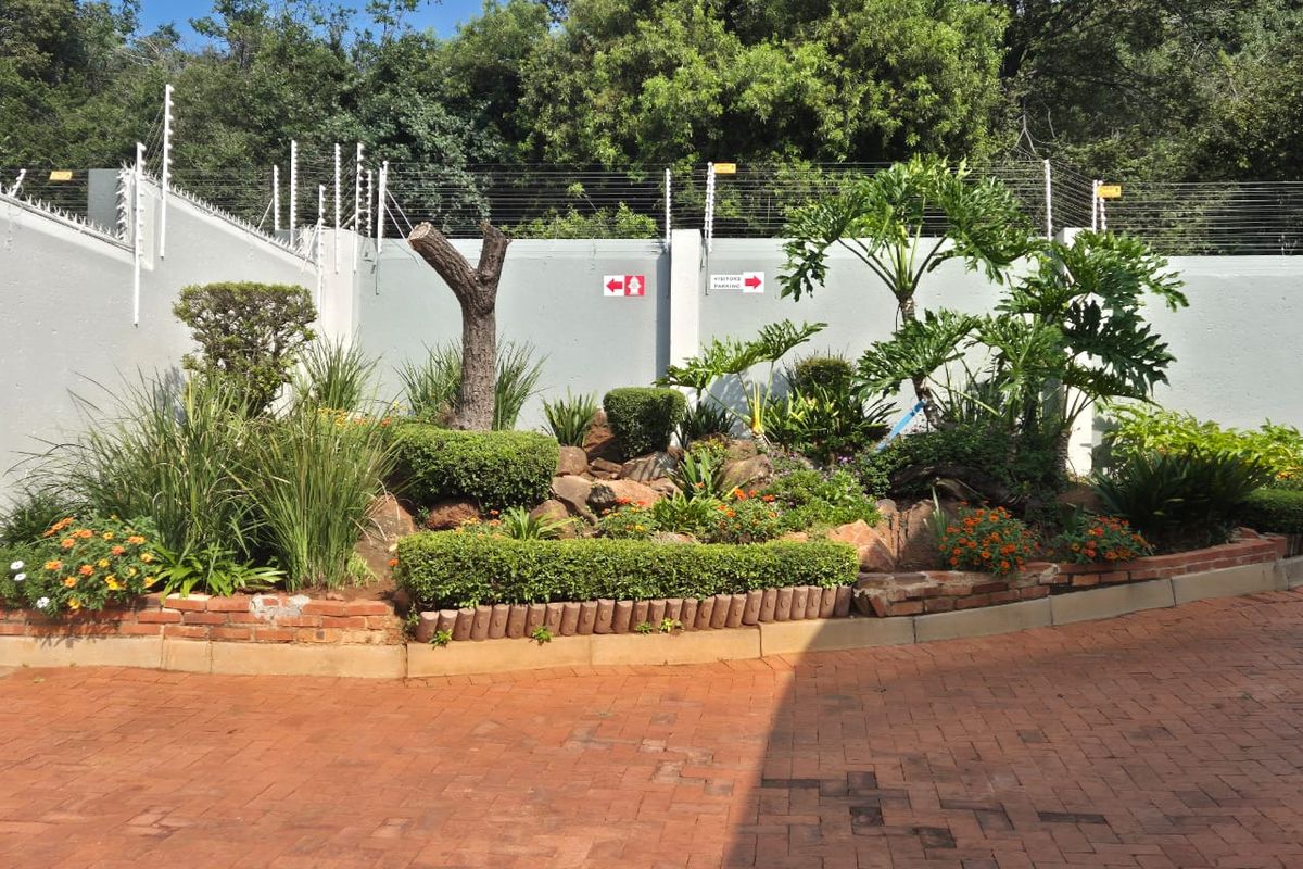 Style, Comfort & Location – The Perfect Modern Unit - Photo 2