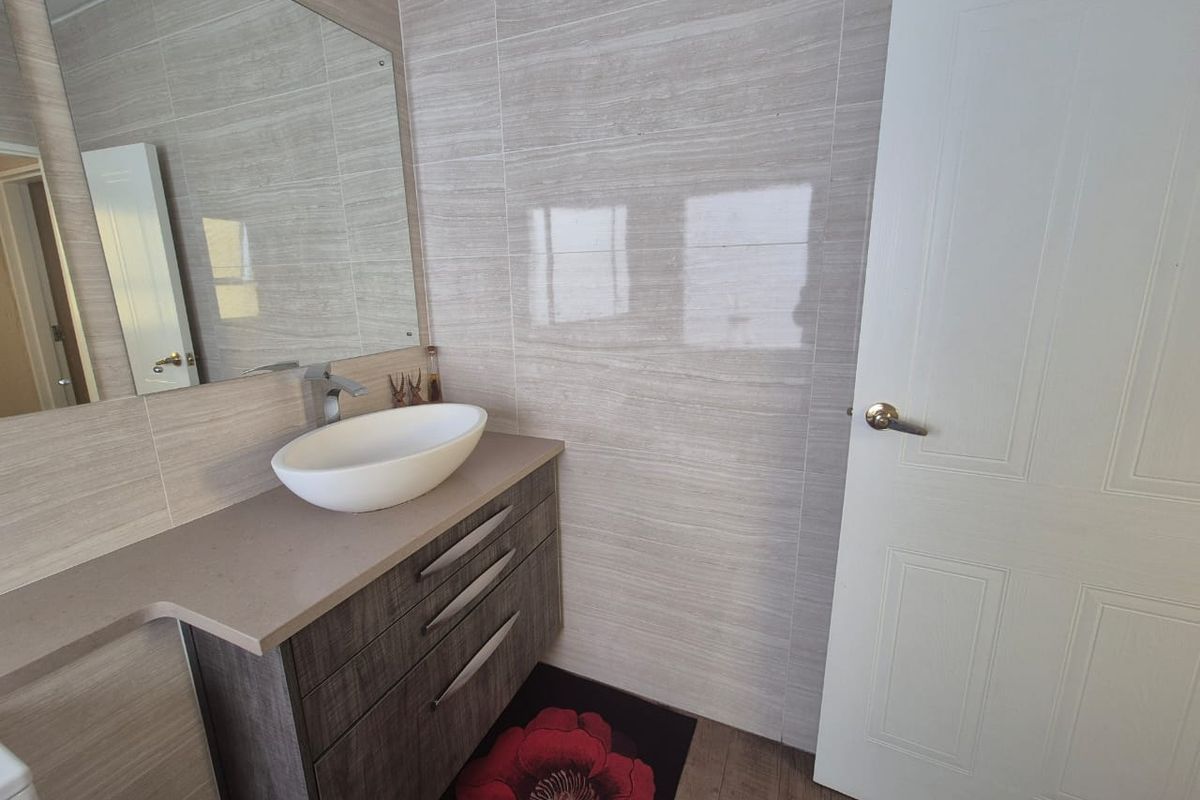 Style, Comfort & Location – The Perfect Modern Unit - Photo 3