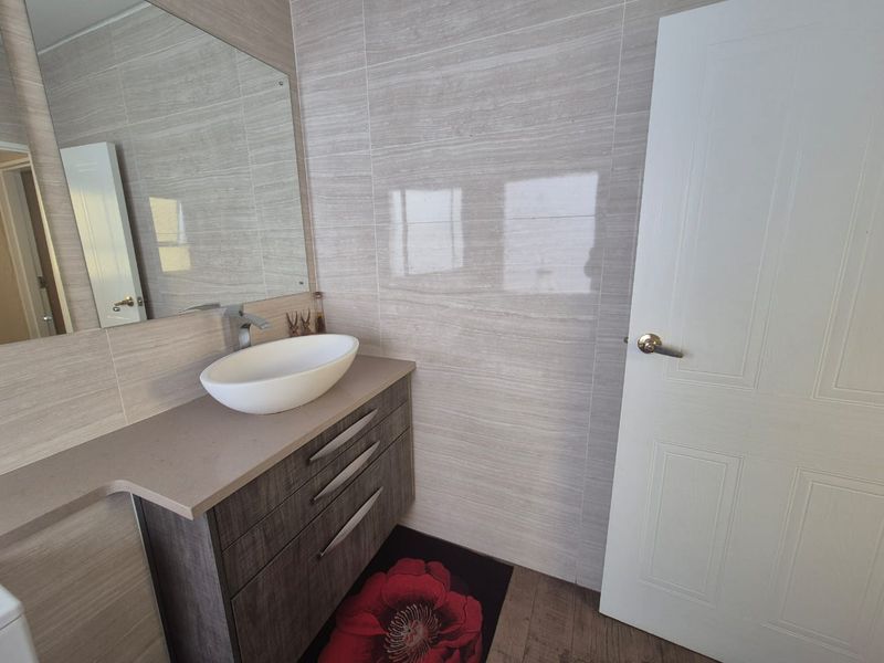 Style, Comfort & Location – The Perfect Modern Unit - Photo 3