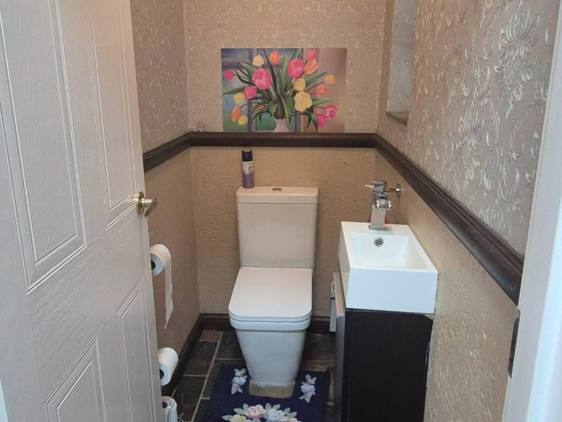 Style, Comfort & Location – The Perfect Modern Unit - Photo 9