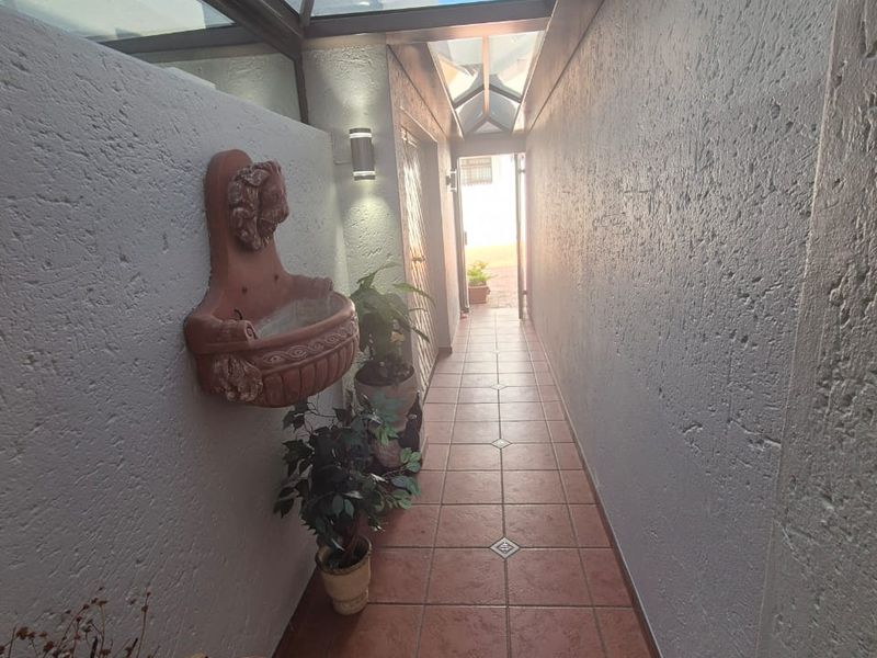 Style, Comfort & Location – The Perfect Modern Unit - Photo 6