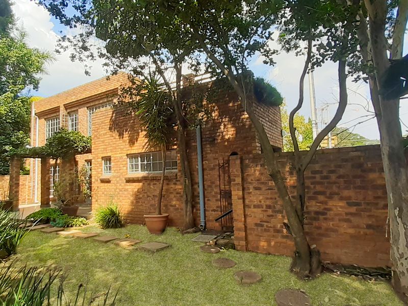 Modern, Secure Living - Photo 2