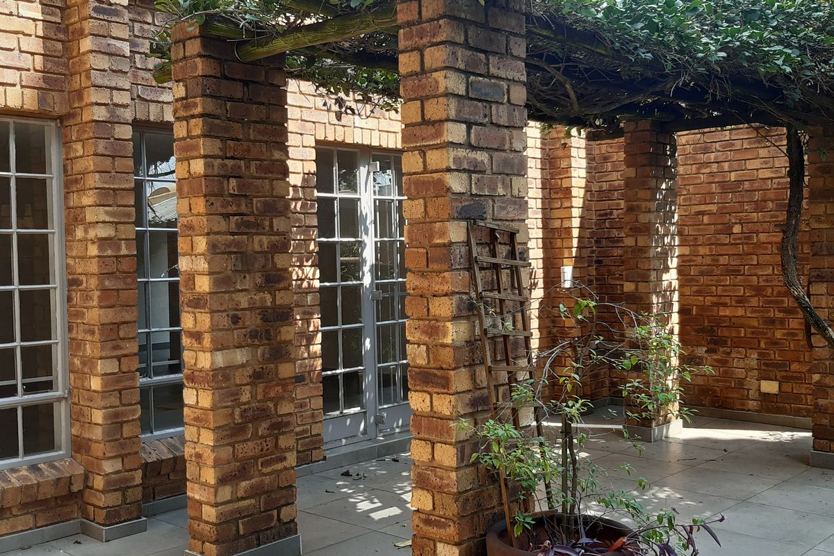 Modern, Secure Living - Photo 3