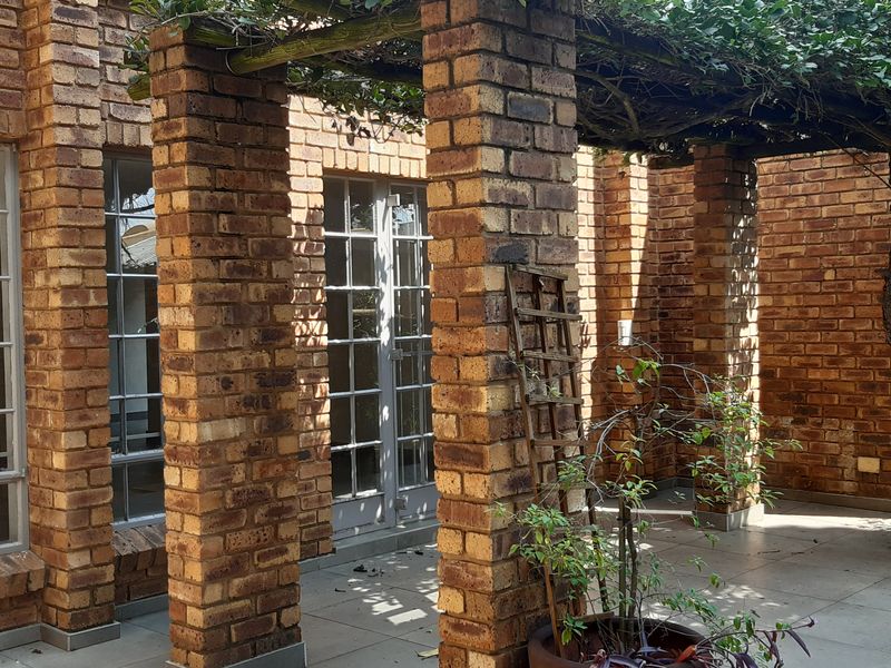 Modern, Secure Living - Photo 3