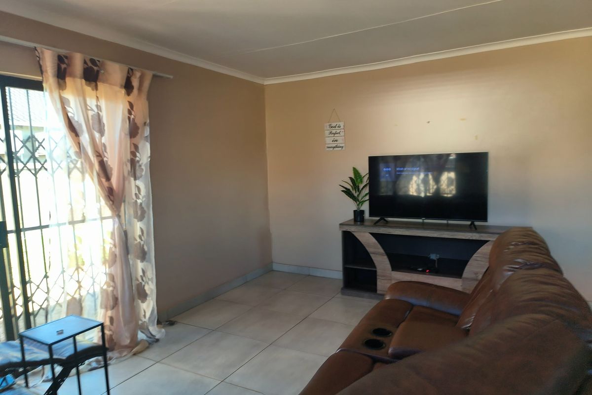 Three Bedroom Specious and Functional Perfect Family Home For Sale in Ellaton - Photo 3