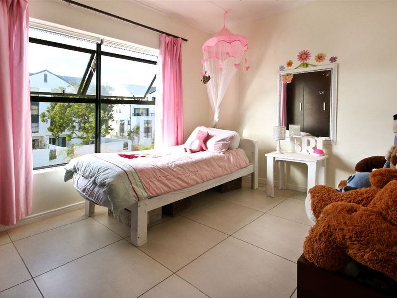 Chic 2-Bedroom Oasis in De Velde Estate — Prime Location & Amenities - Photo 8