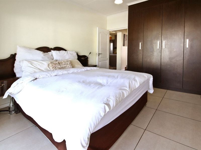 Chic 2-Bedroom Oasis in De Velde Estate — Prime Location & Amenities - Photo 7