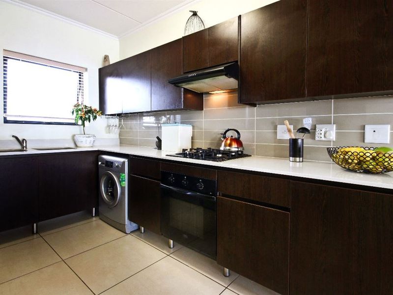 Chic 2-Bedroom Oasis in De Velde Estate — Prime Location & Amenities - Photo 6