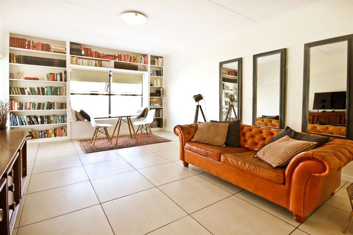 Chic 2-Bedroom Oasis in De Velde Estate — Prime Location & Amenities - Photo 5