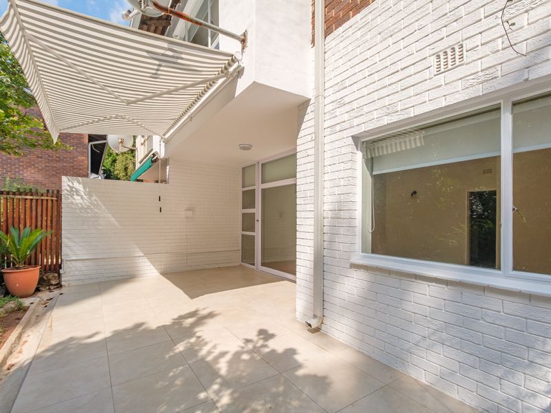 Spacious Renovated 2-Bedroom Apartment in Prime Sandton Location – North-Facing with Garden & Patio - Photo 2