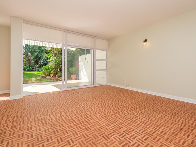 Spacious Renovated 2-Bedroom Apartment in Prime Sandton Location – North-Facing with Garden & Patio - Photo 4