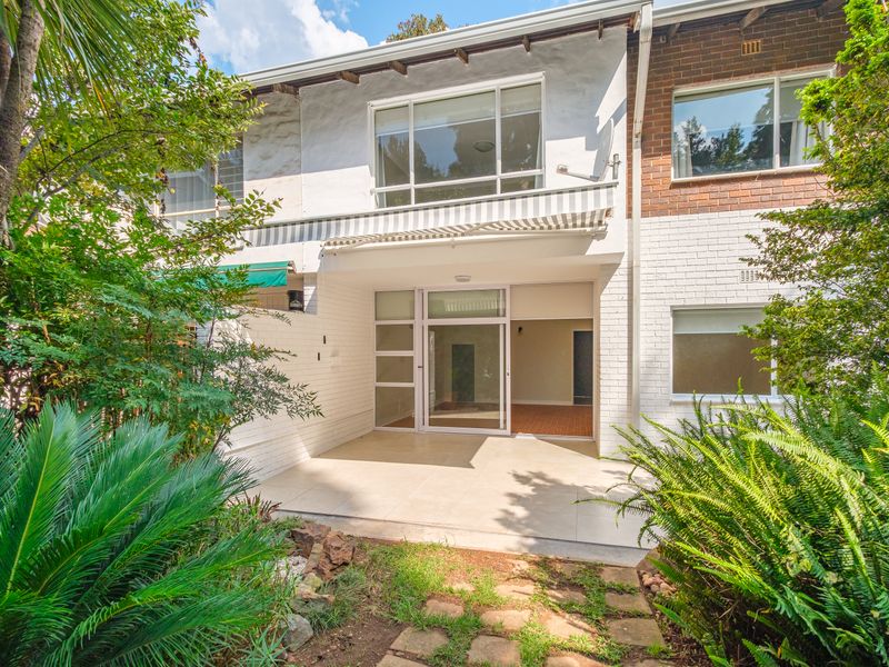 Spacious Renovated 2-Bedroom Apartment in Prime Sandton Location – North-Facing with Garden & Patio - Photo 9