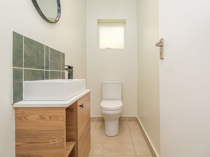 Spacious Renovated 2-Bedroom Apartment in Prime Sandton Location – North-Facing with Garden & Patio - Photo 7