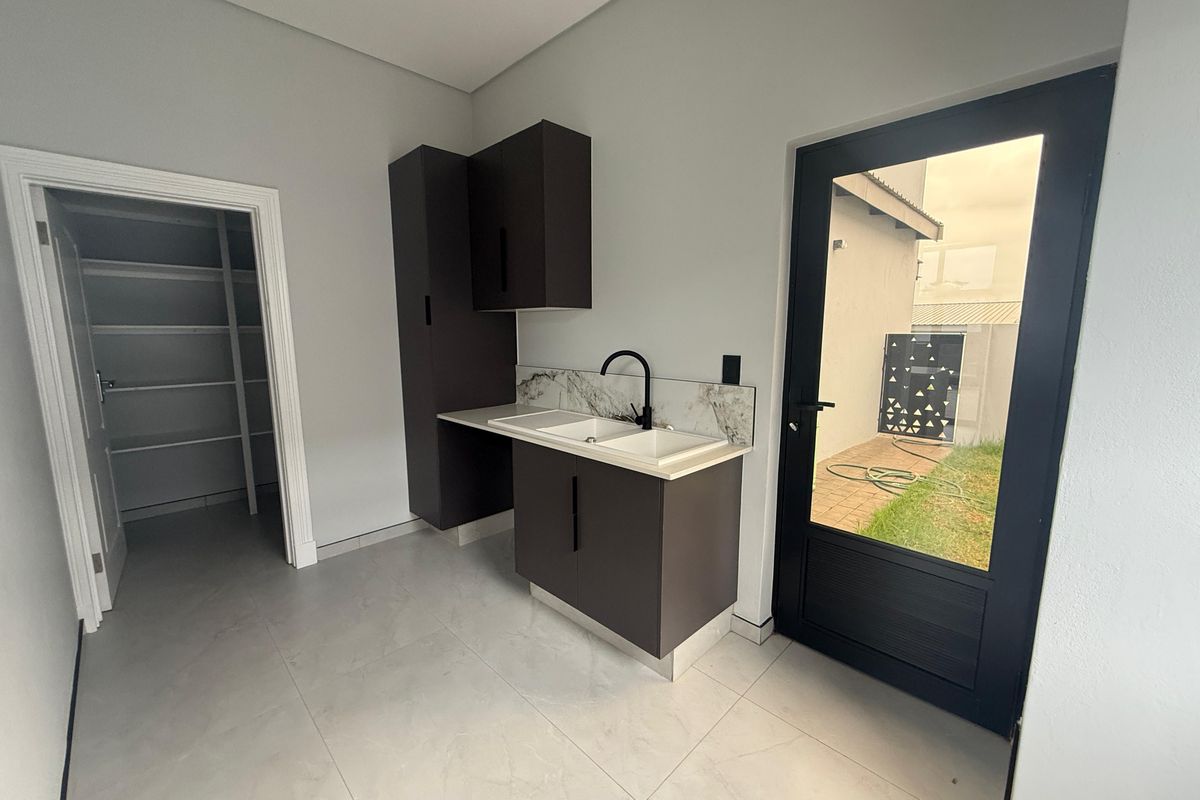 Ultra-Modern Newly Built Home in a Sought-After Estate – Rustenburg - Photo 4