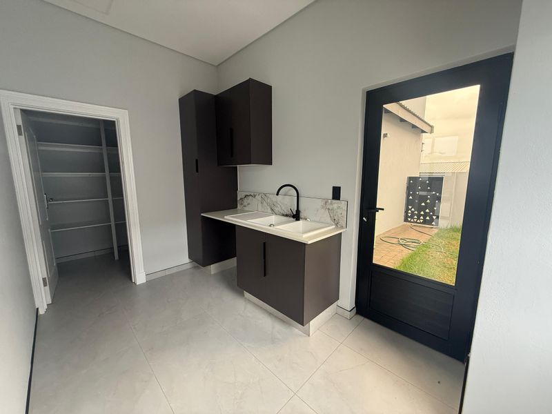 Ultra-Modern Newly Built Home in a Sought-After Estate – Rustenburg - Photo 4