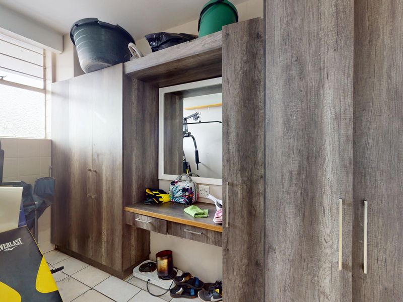 2.5 Bedroom Apartment for Sale in Denlee – Revamped Open-Plan Kitchen, Pool & Secure Living - Photo 10