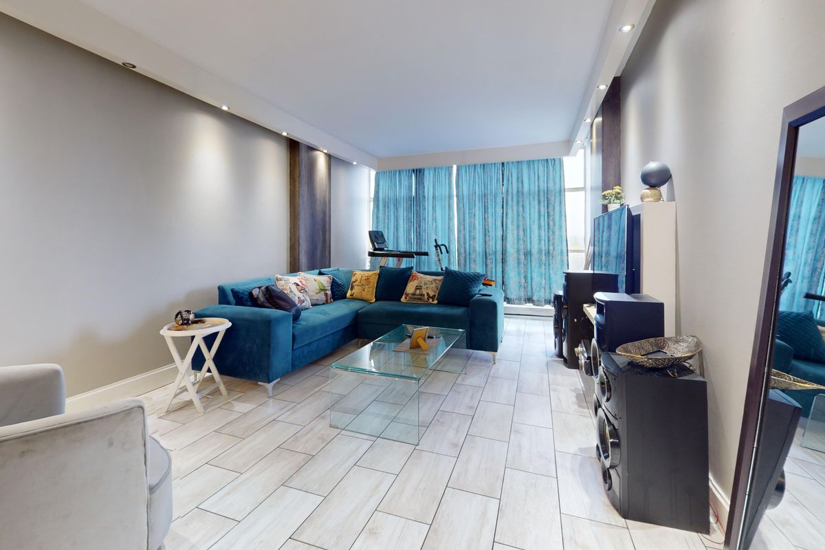 2.5 Bedroom Apartment for Sale in Denlee – Revamped Open-Plan Kitchen, Pool & Secure Living - Photo 3