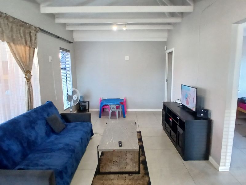 HOME TO LET IN FAIRVIEW - Photo 3