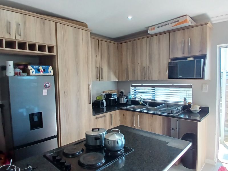 HOME TO LET IN FAIRVIEW - Photo 6