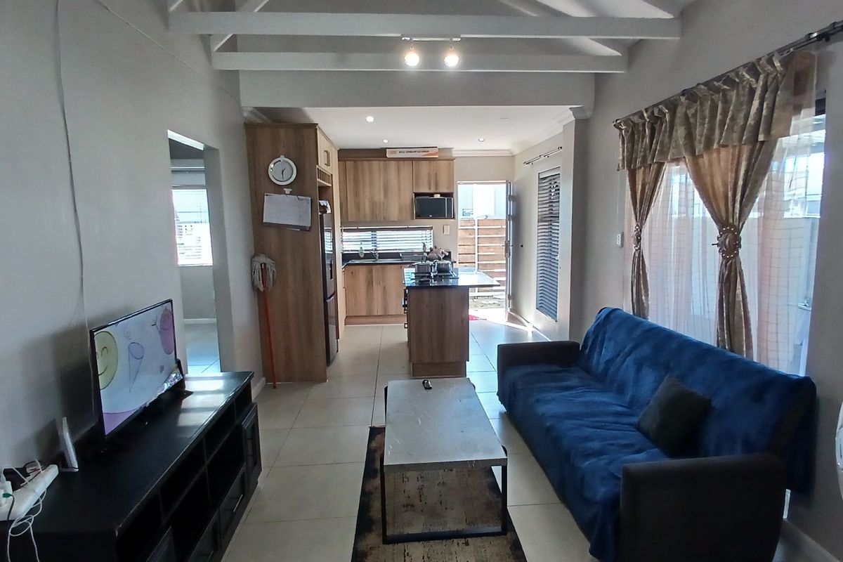 HOME TO LET IN FAIRVIEW - Photo 4