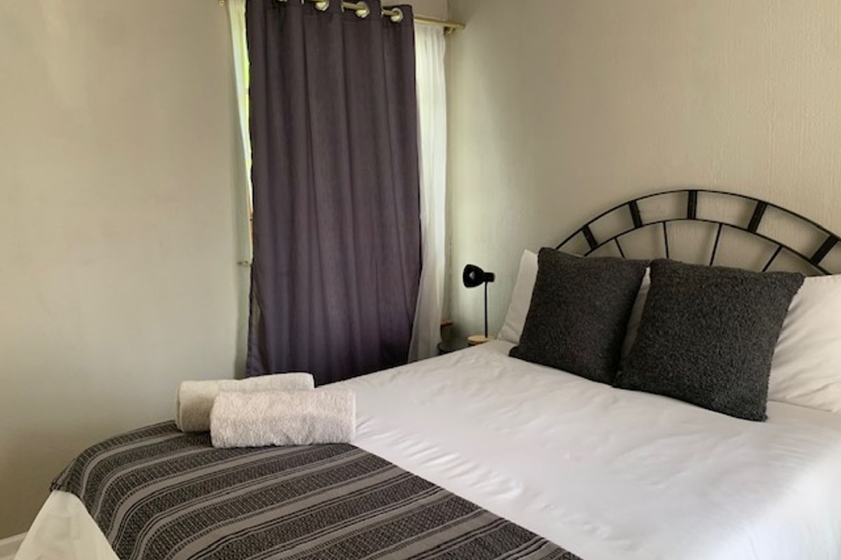 Three Bedroom House in Chiltern Hills - Photo 5