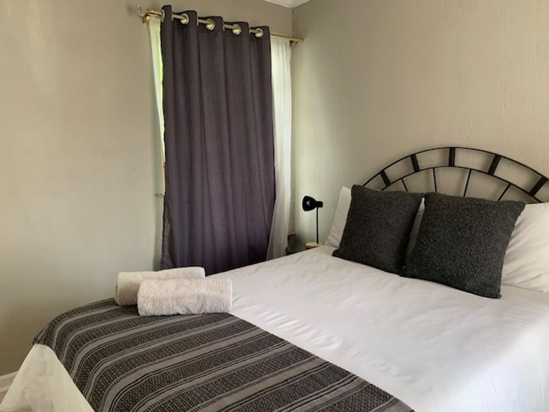 Three Bedroom House in Chiltern Hills - Photo 5