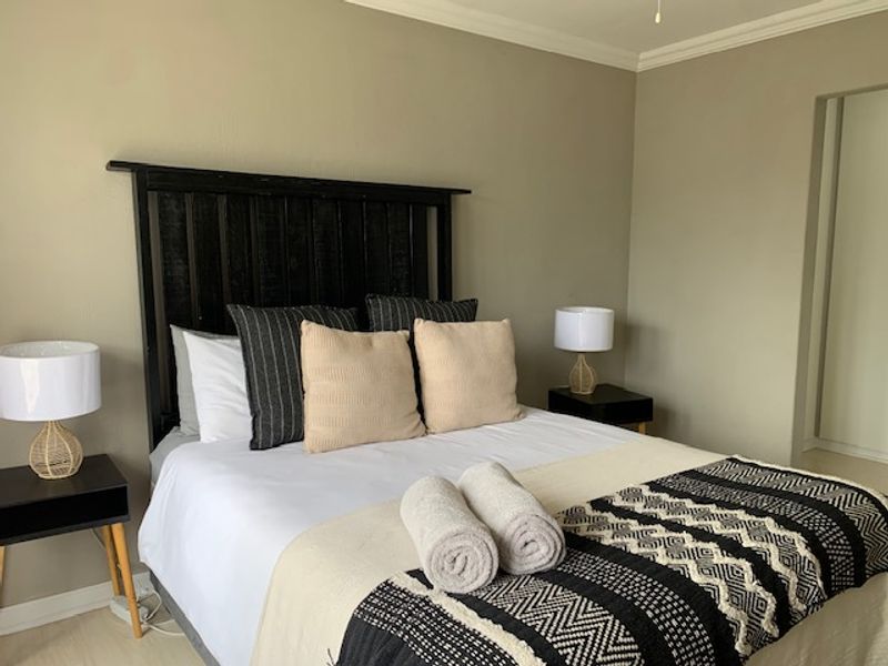 Three Bedroom House in Chiltern Hills - Photo 9