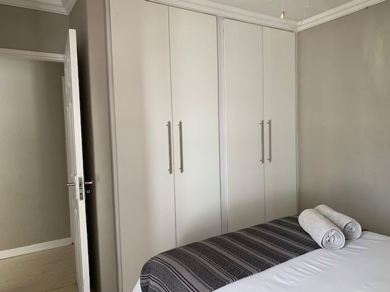 Three Bedroom House in Chiltern Hills - Photo 6