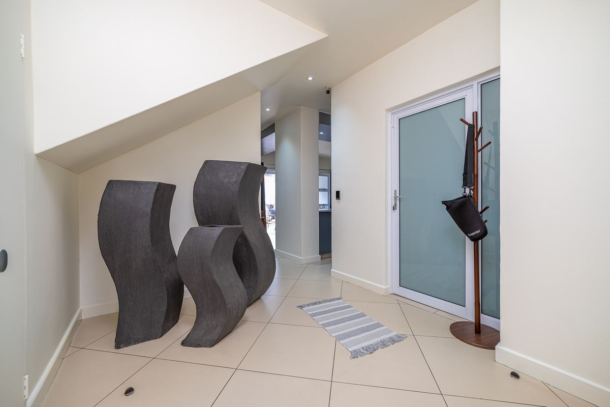 Smart, Solar-Powered Duplex with Full Backup Power & Top-Tier Security - Photo 3