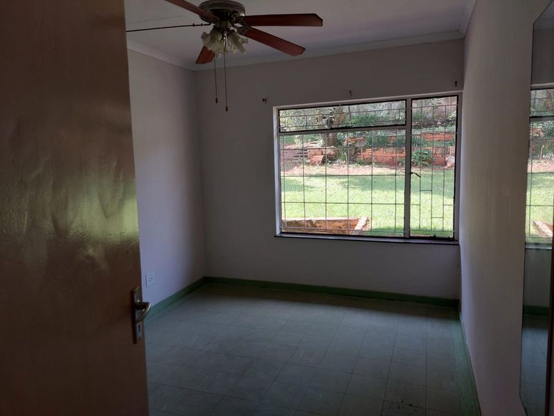 Move into a newly renovated home. - Photo 7