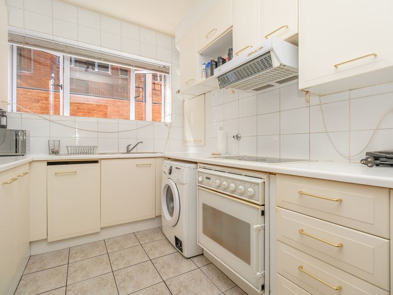 Spacious 3-Bedroom Apartment to Rent in Illovo – Prime Location - Photo 10