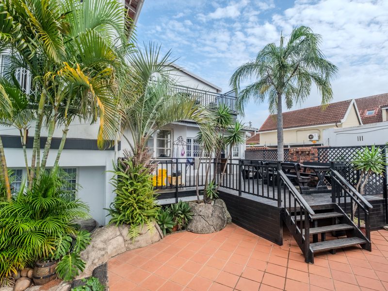 Luxury Living Designed for Large Families in the Heart of Durban North - Photo 6