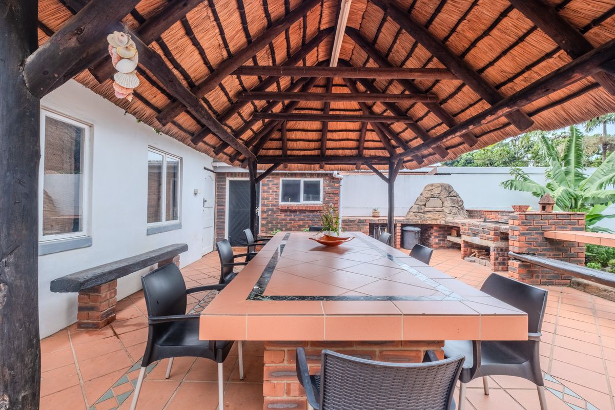 Luxury Living Designed for Large Families in the Heart of Durban North - Photo 3