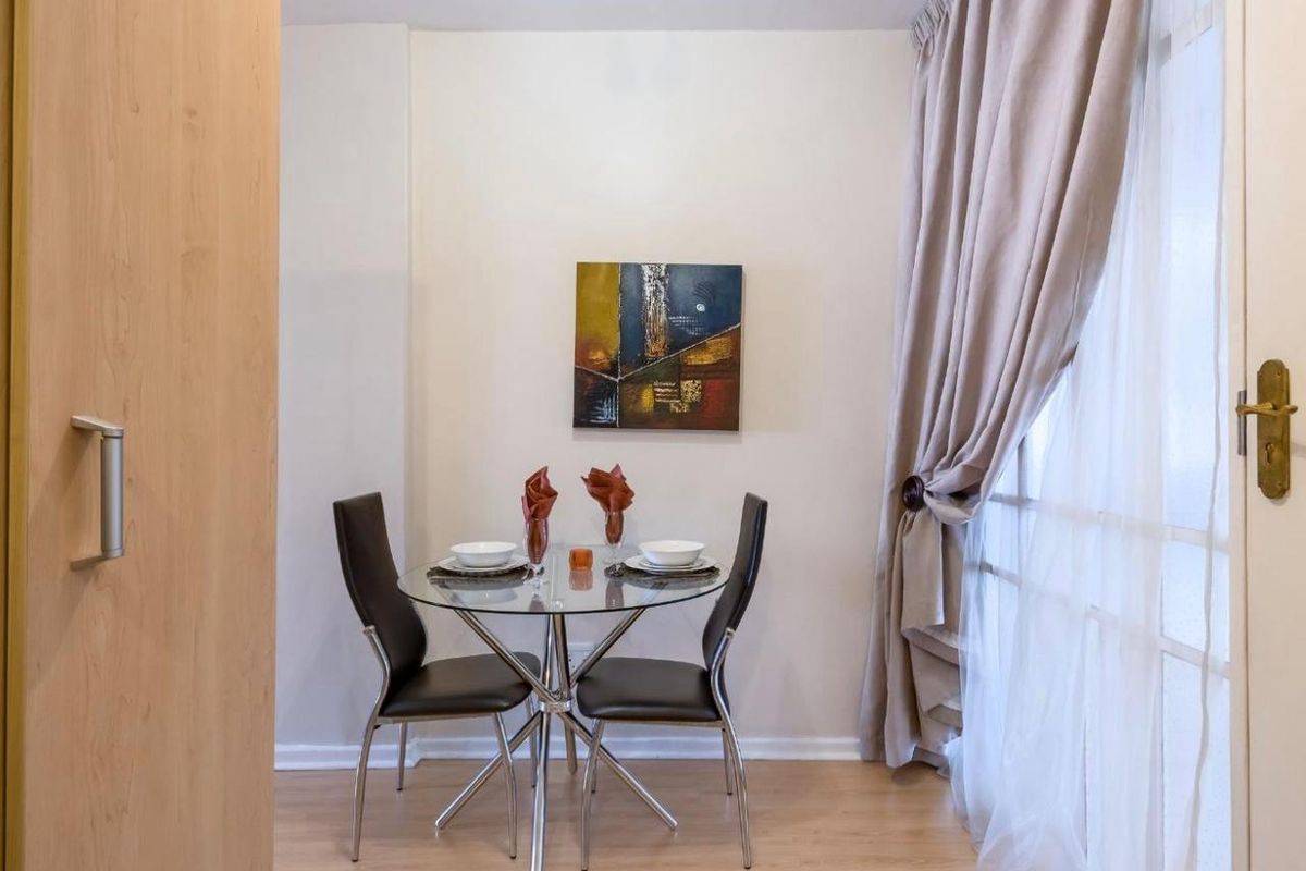 Modern Furnished Studio Apartment to Rent in Illovo – Prime Location & Secure Living - Photo 2