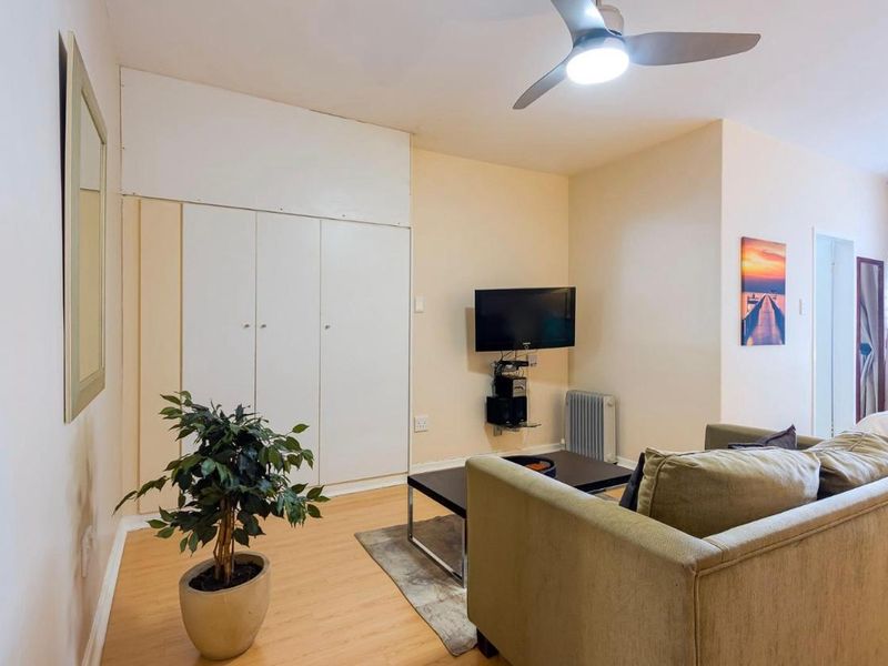 Modern Furnished Studio Apartment to Rent in Illovo – Prime Location & Secure Living - Photo 5