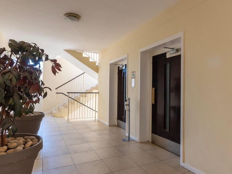 Modern Furnished Studio Apartment to Rent in Illovo – Prime Location & Secure Living - Photo 10