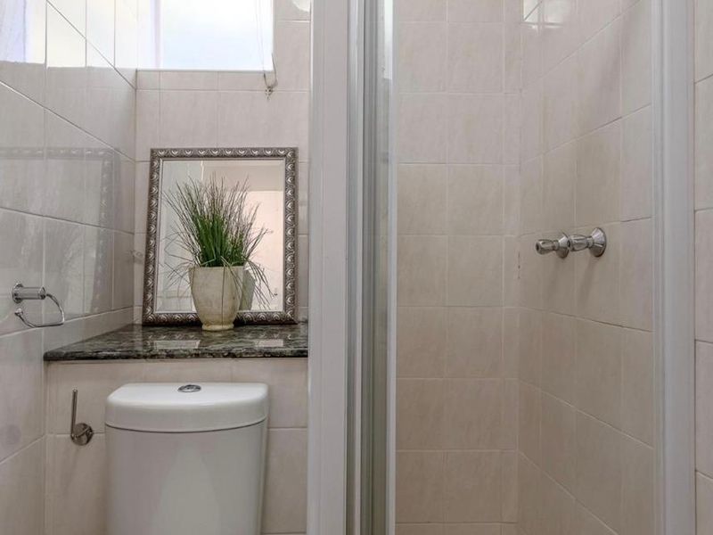 Modern Furnished Studio Apartment to Rent in Illovo – Prime Location & Secure Living - Photo 8